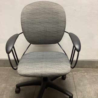 Uno Swivel Chair by Steelcase (100 In-Stock)
